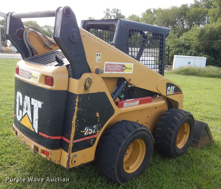 image for item DM0612 2004 Caterpillar 252  skid steer loader