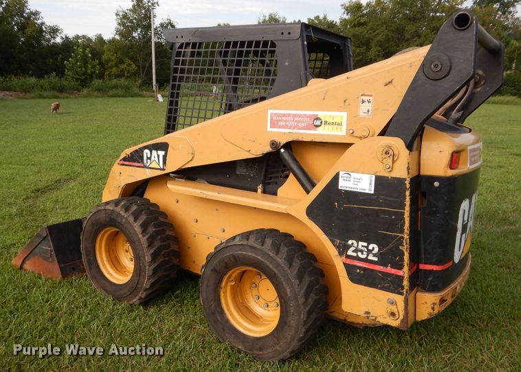 image for item DM0612 2004 Caterpillar 252  skid steer loader