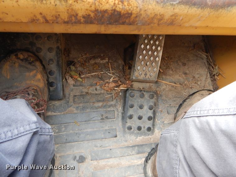 image for item DM0612 2004 Caterpillar 252  skid steer loader