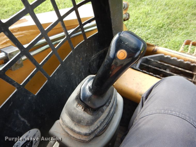 image for item DM0612 2004 Caterpillar 252  skid steer loader