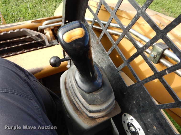 image for item DM0612 2004 Caterpillar 252  skid steer loader