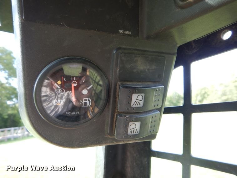 image for item DM0612 2004 Caterpillar 252  skid steer loader