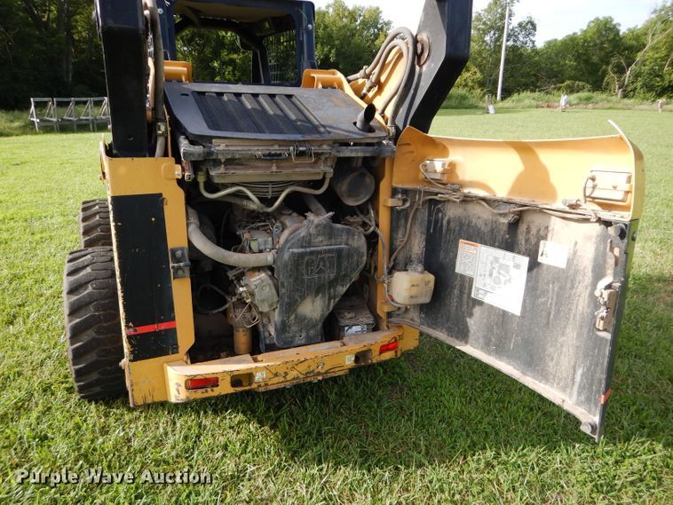 image for item DM0612 2004 Caterpillar 252  skid steer loader