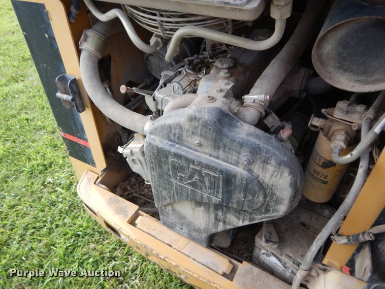 image for item DM0612 2004 Caterpillar 252  skid steer loader