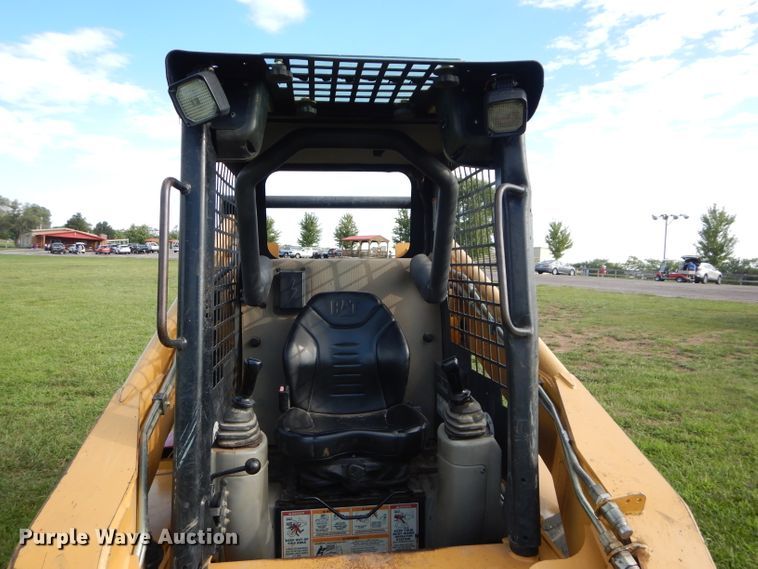 image for item DM0612 2004 Caterpillar 252  skid steer loader