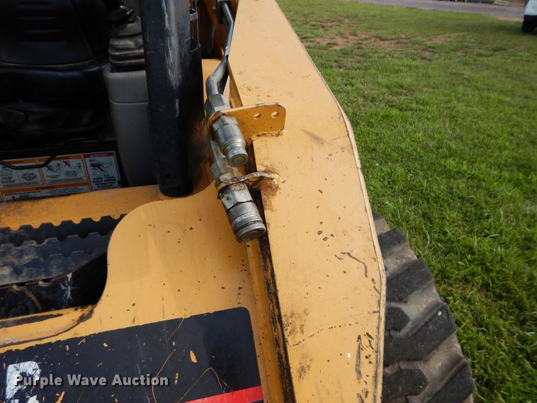 image for item DM0612 2004 Caterpillar 252  skid steer loader