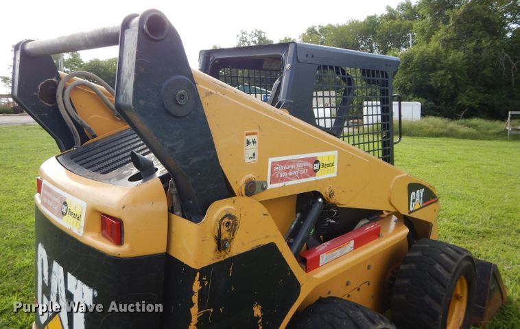 image for item DM0612 2004 Caterpillar 252  skid steer loader