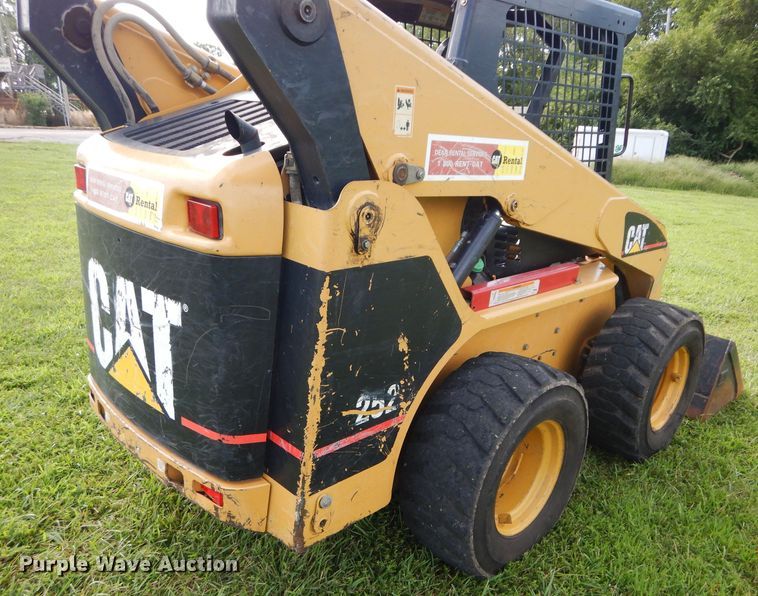 image for item DM0612 2004 Caterpillar 252  skid steer loader