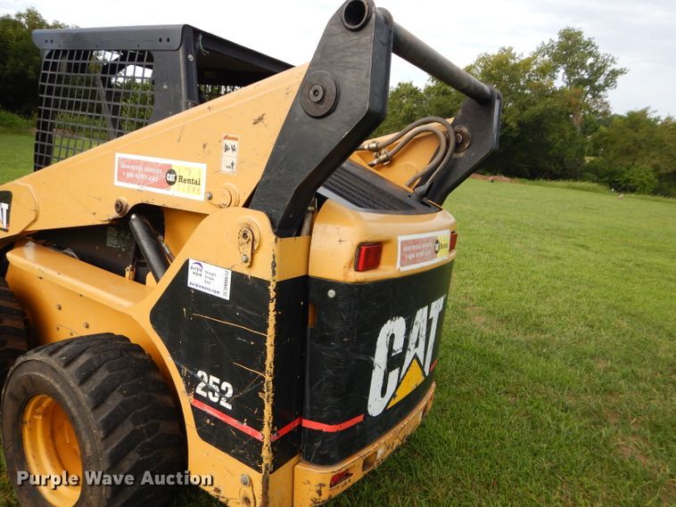 image for item DM0612 2004 Caterpillar 252  skid steer loader