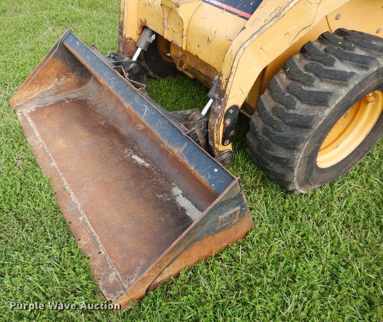 image for item DM0612 2004 Caterpillar 252  skid steer loader