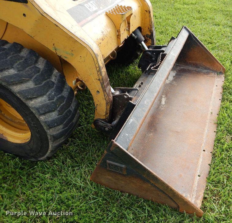 image for item DM0612 2004 Caterpillar 252  skid steer loader