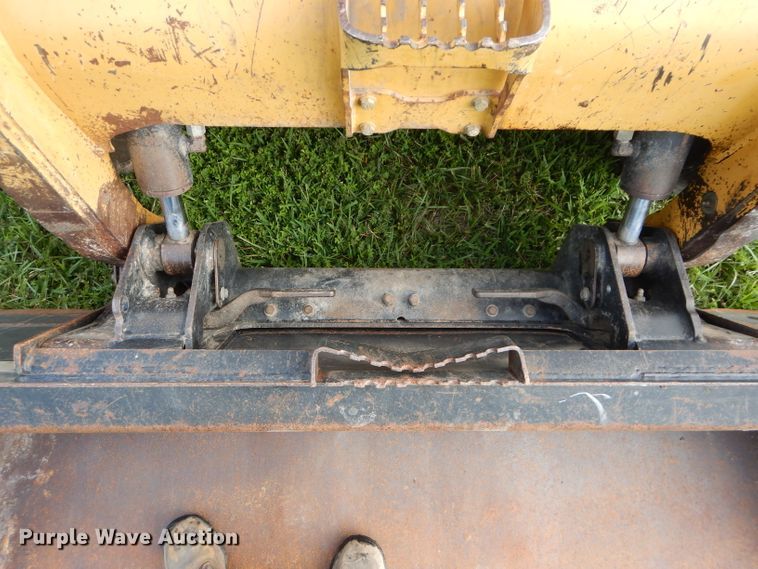 image for item DM0612 2004 Caterpillar 252  skid steer loader