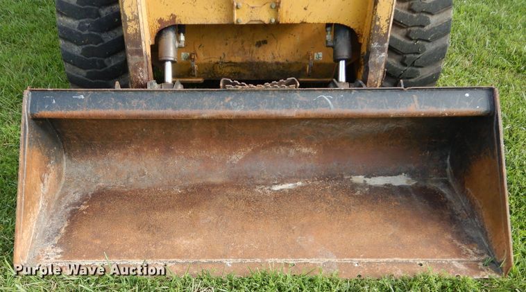 image for item DM0612 2004 Caterpillar 252  skid steer loader