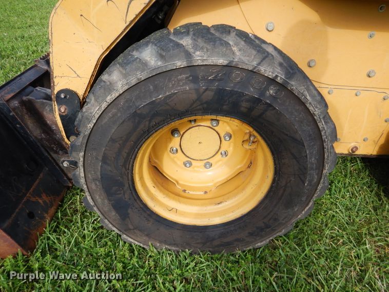 image for item DM0612 2004 Caterpillar 252  skid steer loader