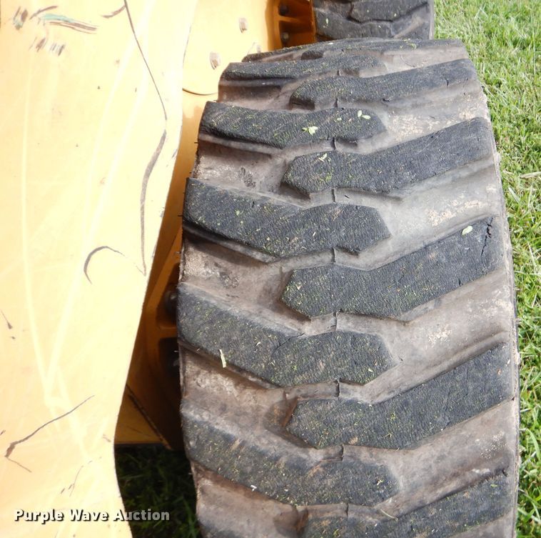 image for item DM0612 2004 Caterpillar 252  skid steer loader