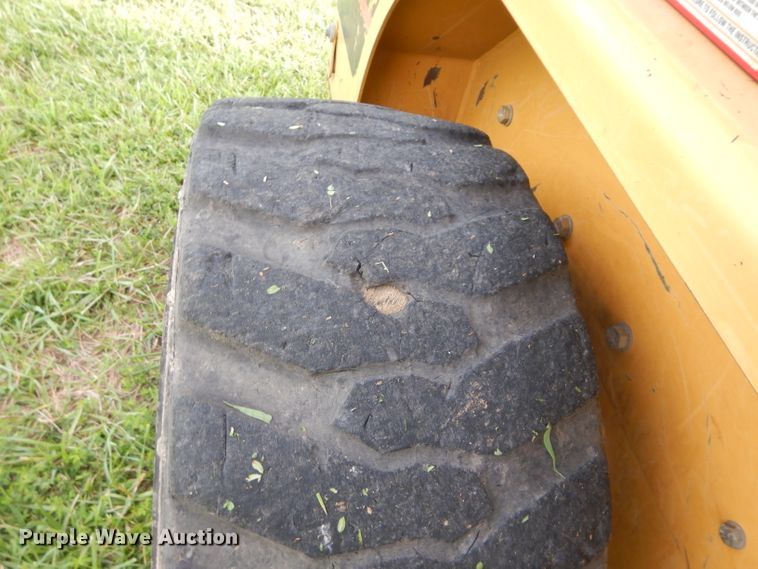 image for item DM0612 2004 Caterpillar 252  skid steer loader