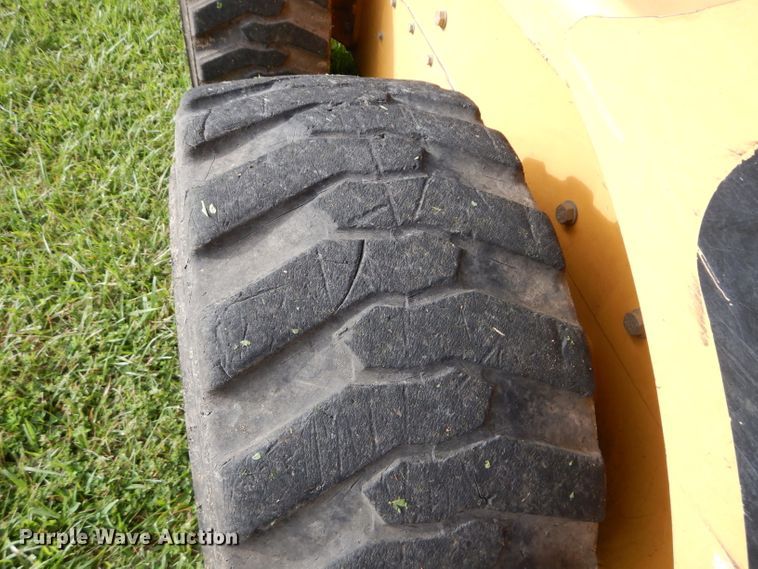 image for item DM0612 2004 Caterpillar 252  skid steer loader