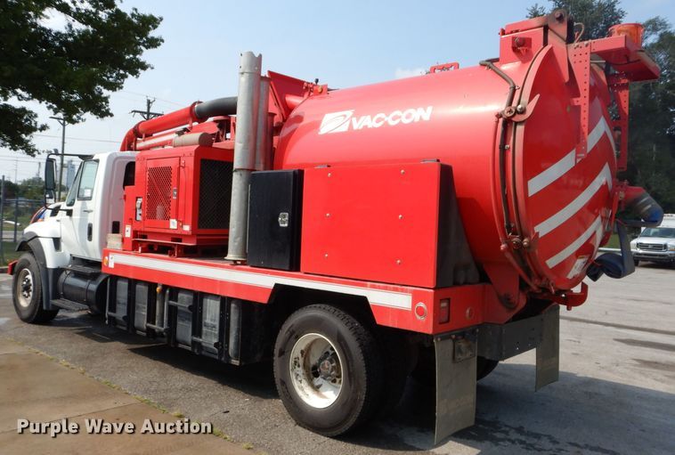 image for item DM0619 2011 International 7400  sewer jetter truck