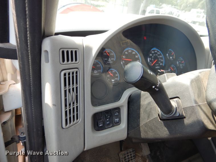 image for item DM0619 2011 International 7400  sewer jetter truck