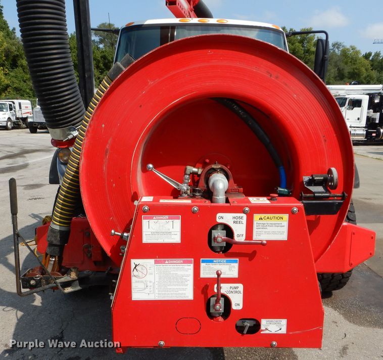 image for item DM0619 2011 International 7400  sewer jetter truck