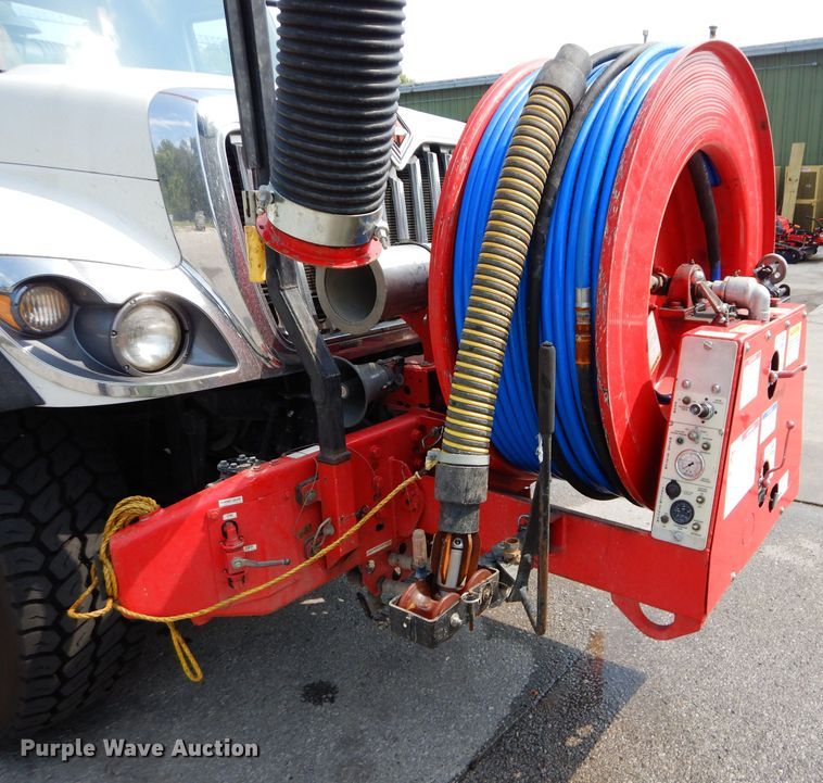 image for item DM0619 2011 International 7400  sewer jetter truck