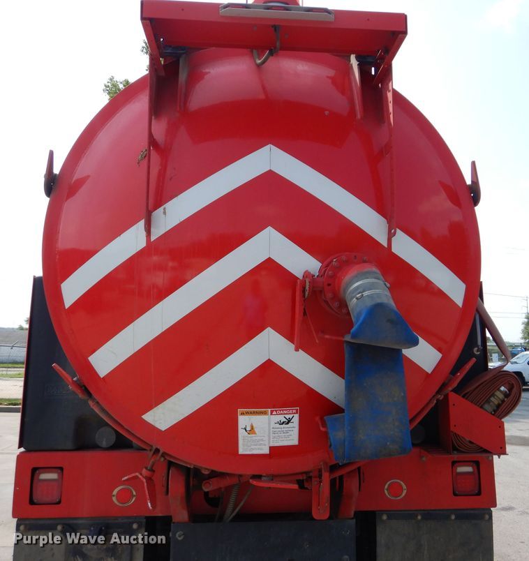 image for item DM0619 2011 International 7400  sewer jetter truck