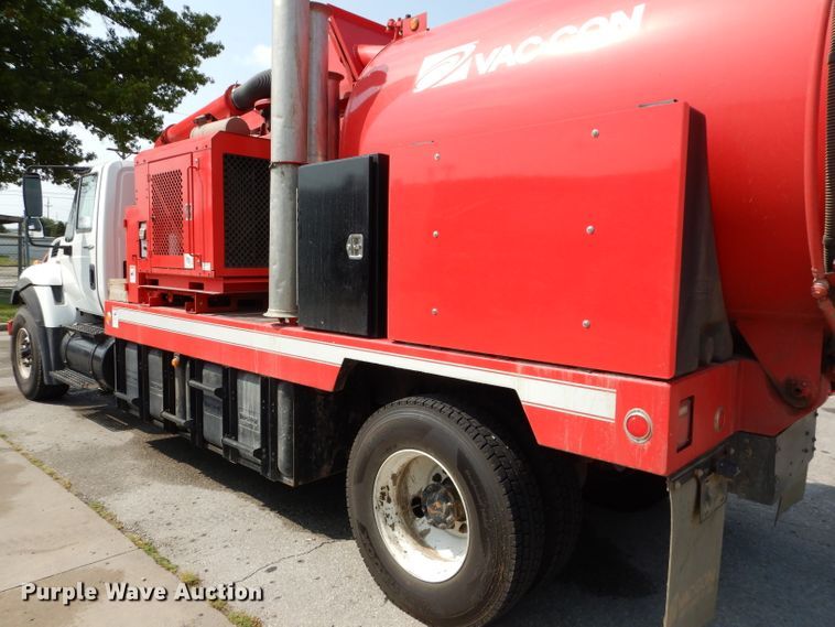 image for item DM0619 2011 International 7400  sewer jetter truck