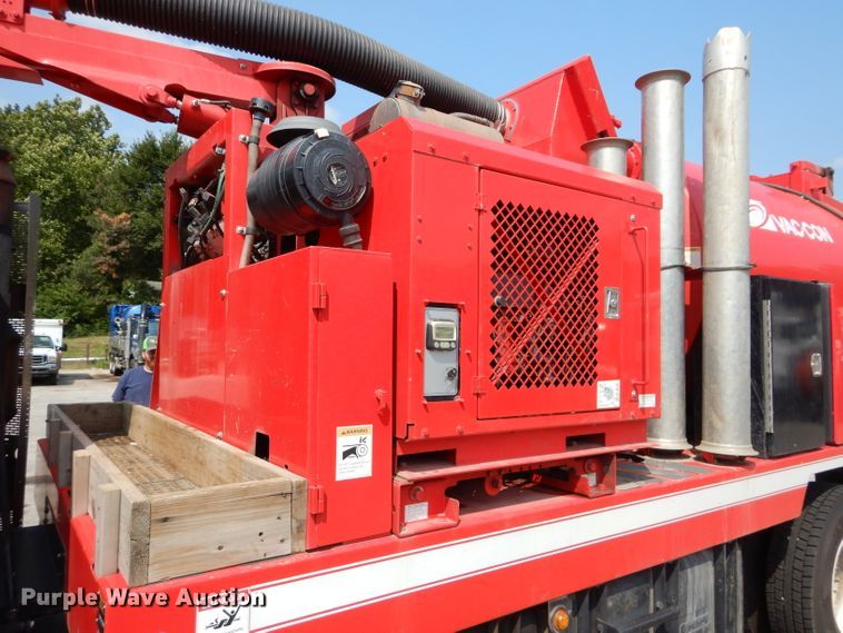 image for item DM0619 2011 International 7400  sewer jetter truck