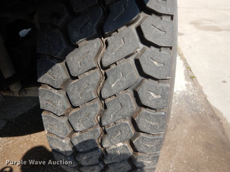 image for item DM0619 2011 International 7400  sewer jetter truck