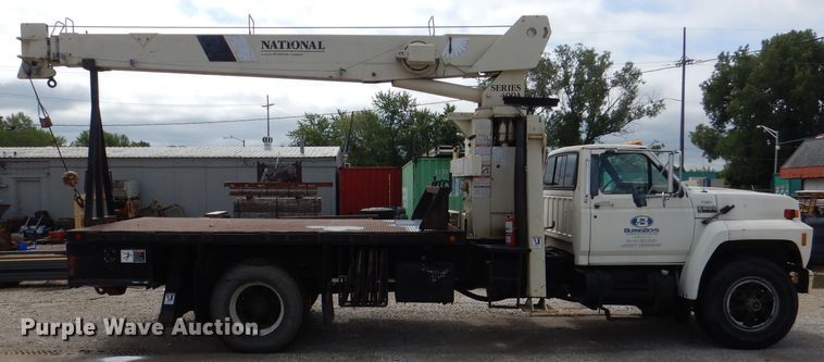 image for item DM1333 1994 Ford F800  crane truck