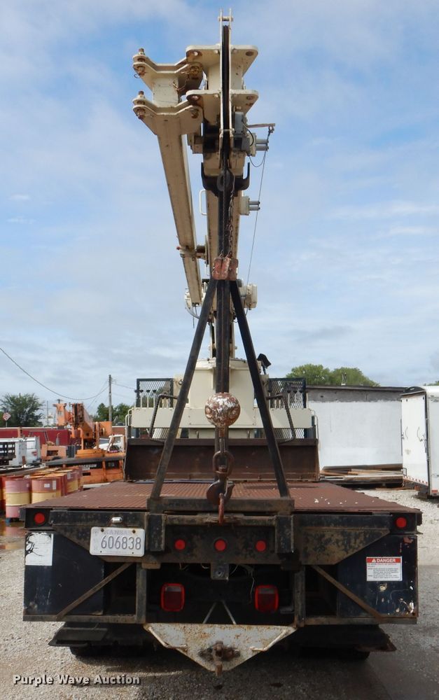 image for item DM1333 1994 Ford F800  crane truck