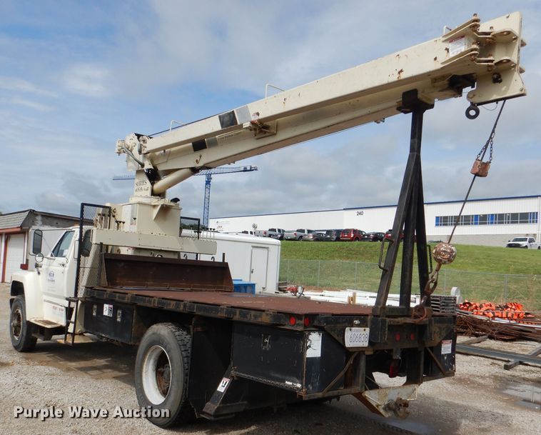 image for item DM1333 1994 Ford F800  crane truck