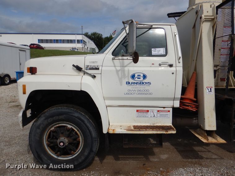 image for item DM1333 1994 Ford F800  crane truck