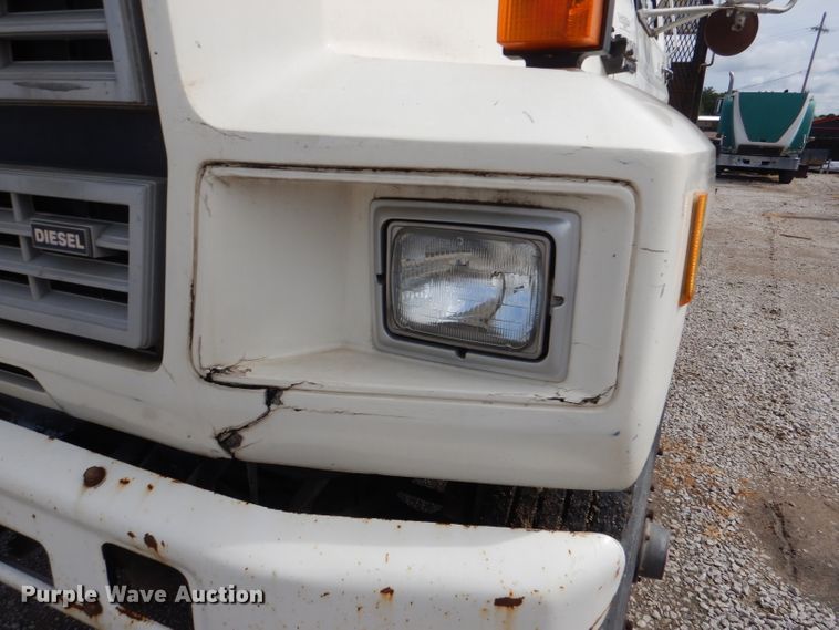 image for item DM1333 1994 Ford F800  crane truck