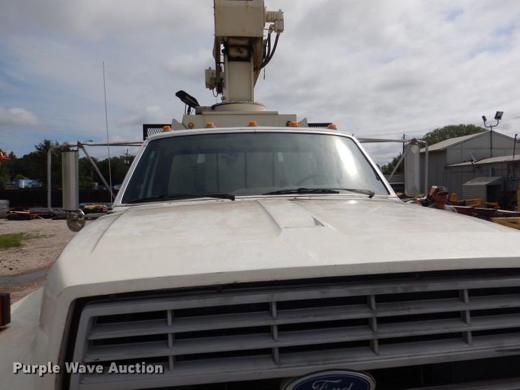 image for item DM1333 1994 Ford F800  crane truck
