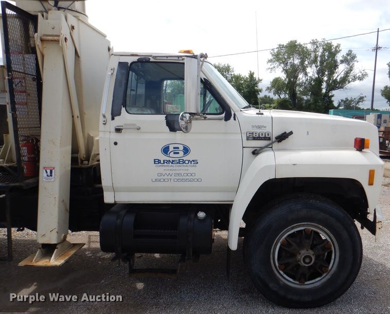 image for item DM1333 1994 Ford F800  crane truck