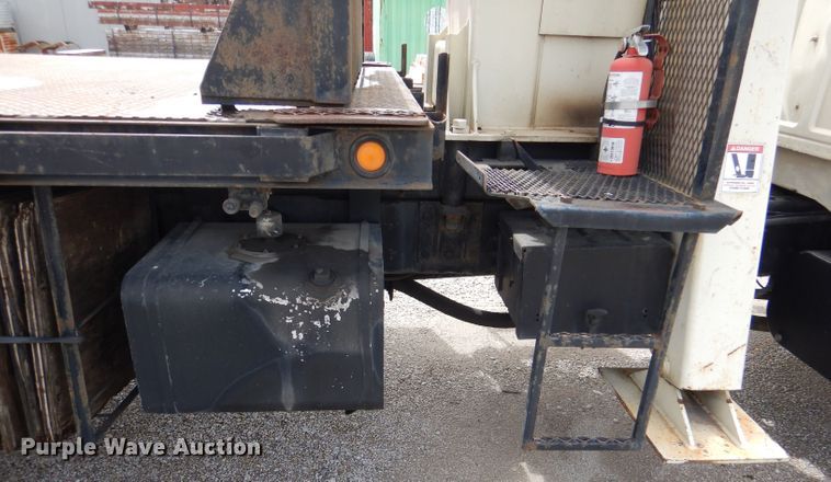 image for item DM1333 1994 Ford F800  crane truck