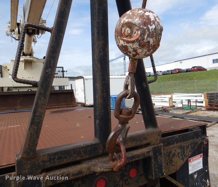 image for item DM1333 1994 Ford F800  crane truck