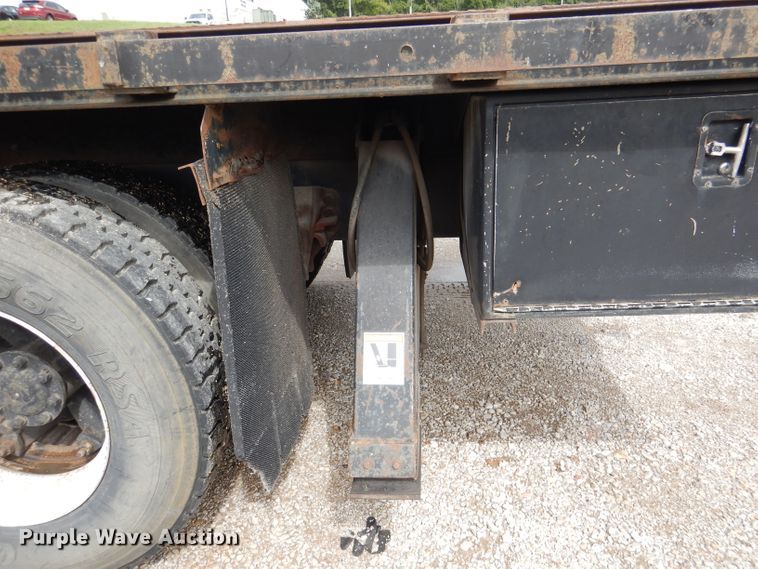 image for item DM1333 1994 Ford F800  crane truck