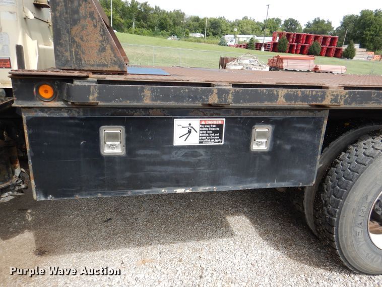 image for item DM1333 1994 Ford F800  crane truck