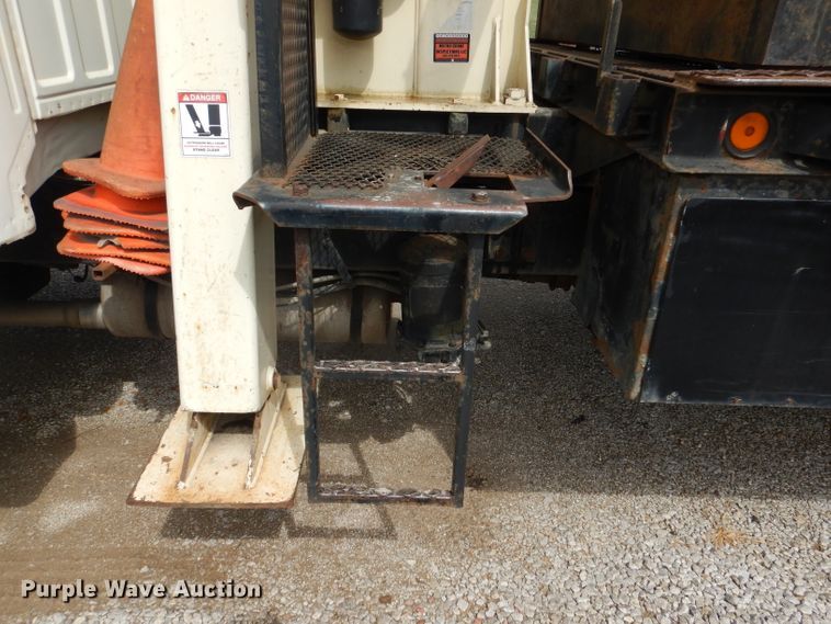 image for item DM1333 1994 Ford F800  crane truck