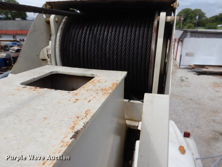 image for item DM1333 1994 Ford F800  crane truck