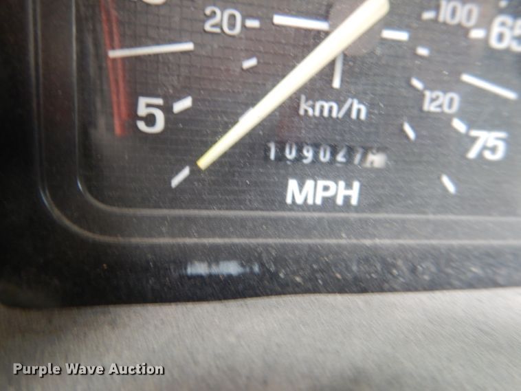 image for item DM1333 1994 Ford F800  crane truck