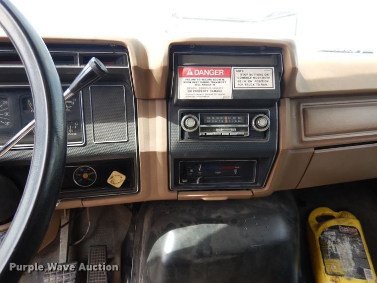 image for item DM1333 1994 Ford F800  crane truck