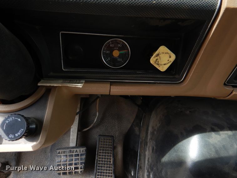 image for item DM1333 1994 Ford F800  crane truck