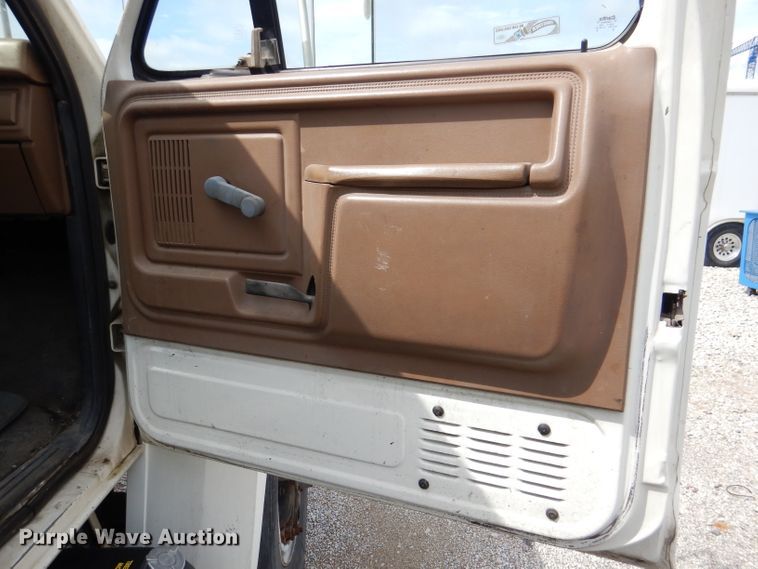 image for item DM1333 1994 Ford F800  crane truck