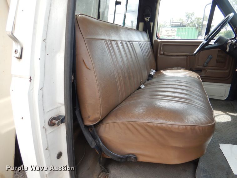 image for item DM1333 1994 Ford F800  crane truck