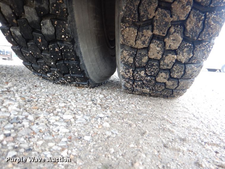 image for item DM1333 1994 Ford F800  crane truck