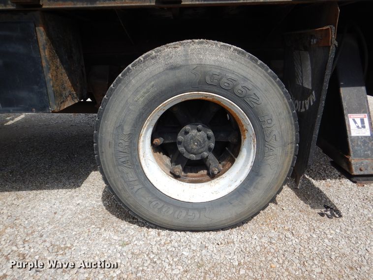 image for item DM1333 1994 Ford F800  crane truck