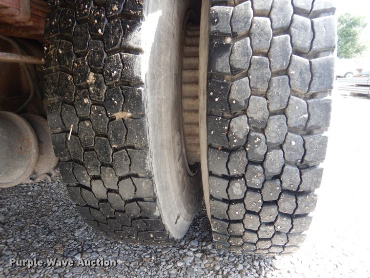 image for item DM1333 1994 Ford F800  crane truck